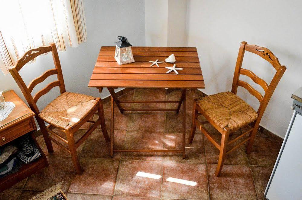 Apartment Themelina